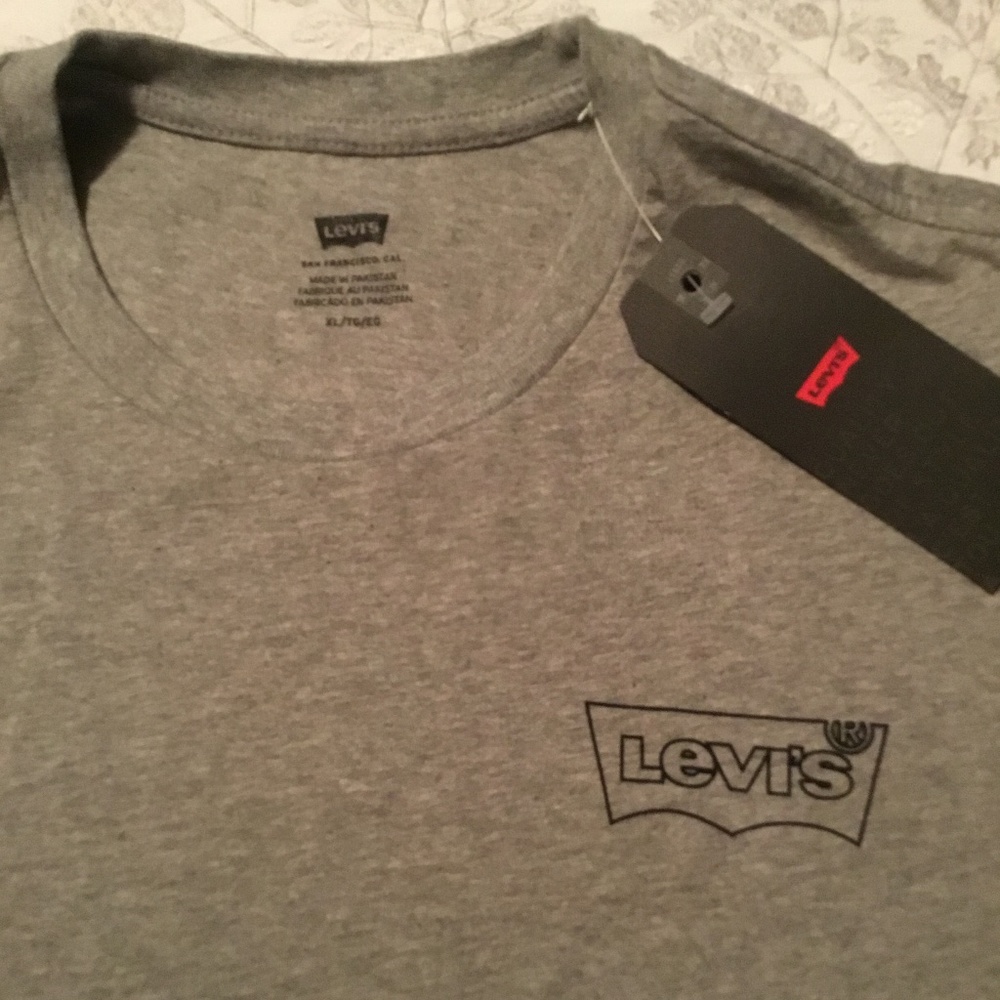 Levi’s tshirt